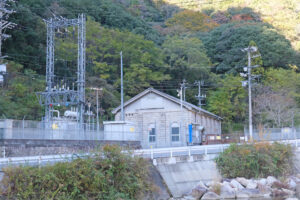 深山変電所本館
