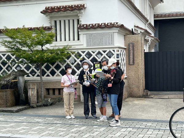 子どもガイドが案内する「酒蔵のまち てくてくガイド」＆杉玉飾り作り体験